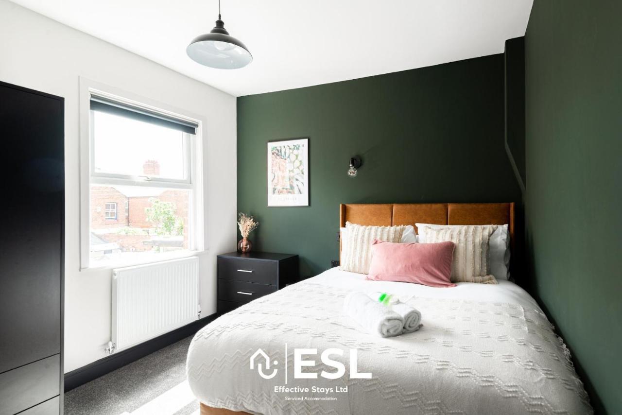 Central 5 Bedroom Townhouse Perfectly Located 2 Mins Walk From The Train Station Chester Luaran gambar